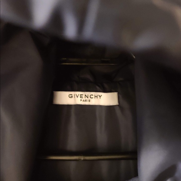 Givenchy Logo Nylon
Windbreaker jacket 
Sz xxl
Fits L - Picture 2 of 5